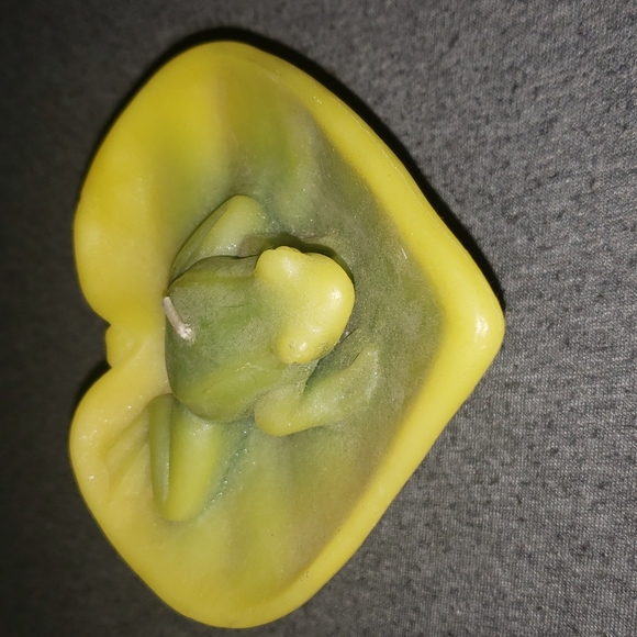 3 Cute Lucky Frog Candles - Picture 2 of 7